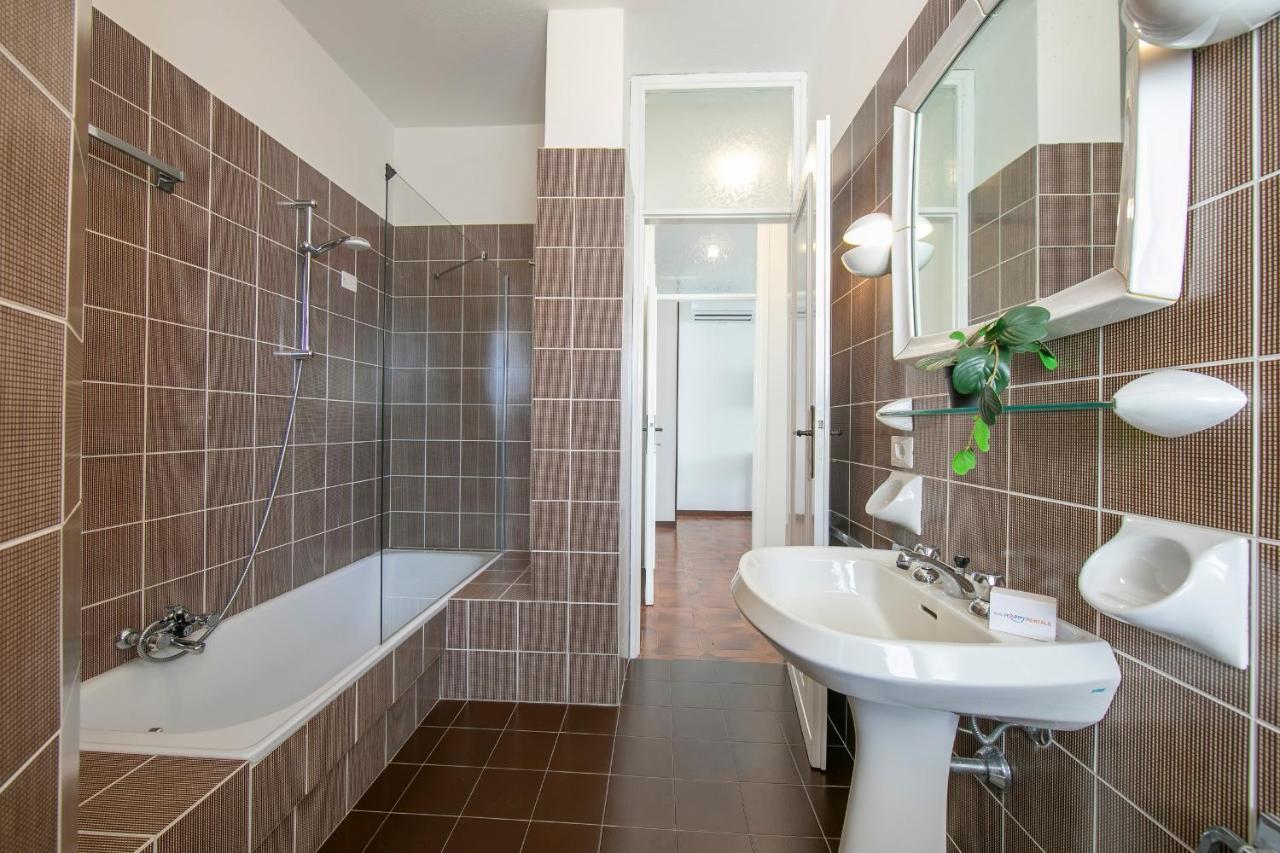 Villa Fiorita Apartments - Happy Rentals Sirmione Exteriör bild