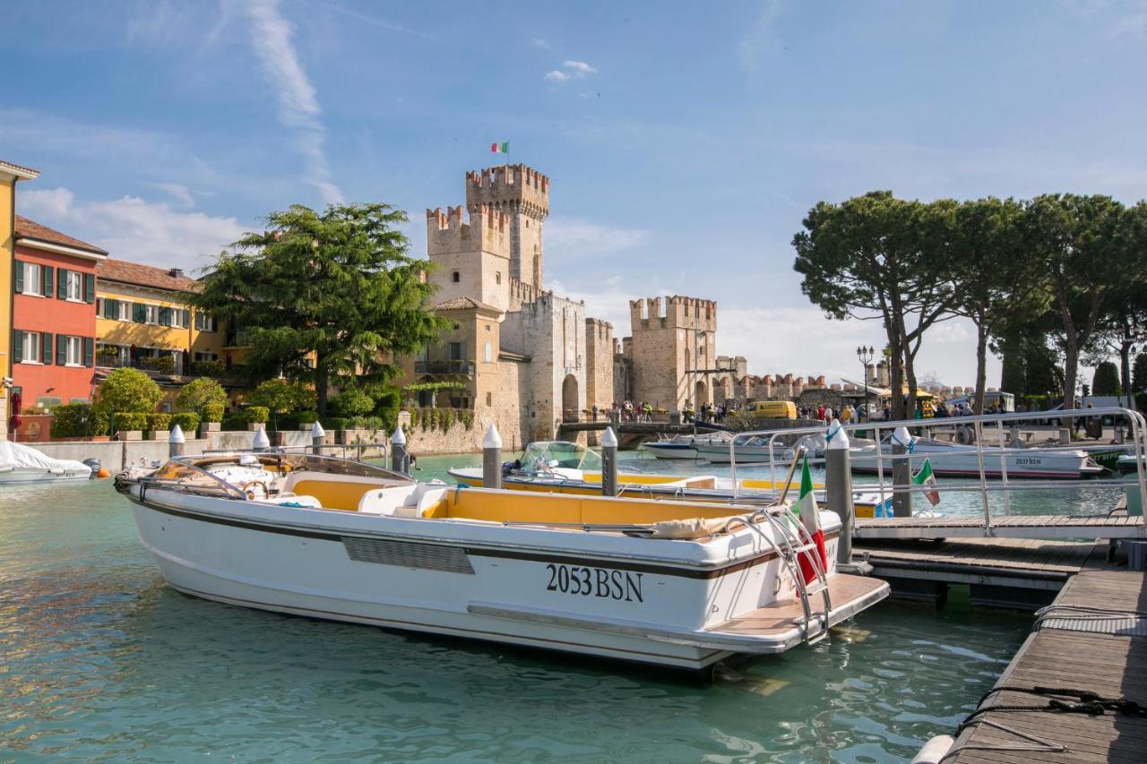 Villa Fiorita Apartments - Happy Rentals Sirmione Exteriör bild