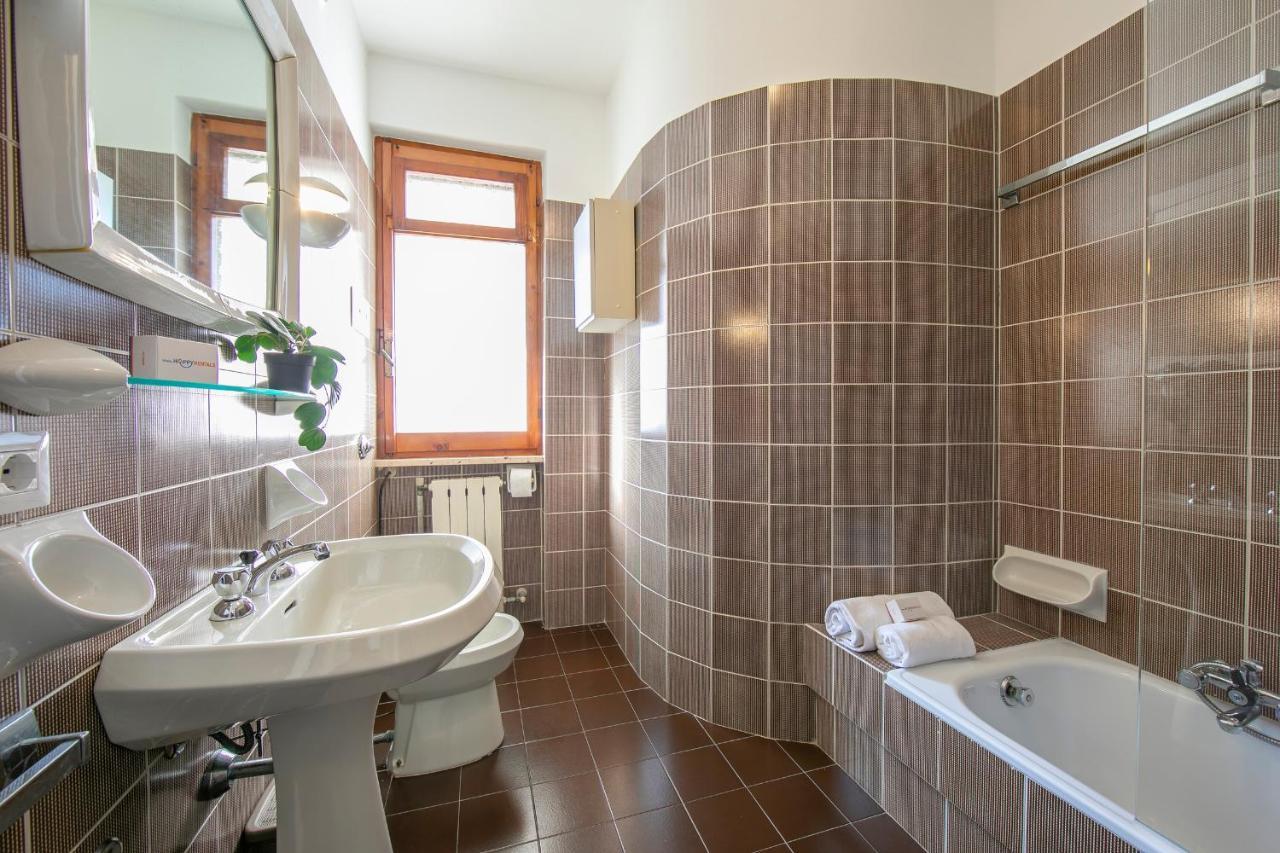 Villa Fiorita Apartments - Happy Rentals Sirmione Exteriör bild