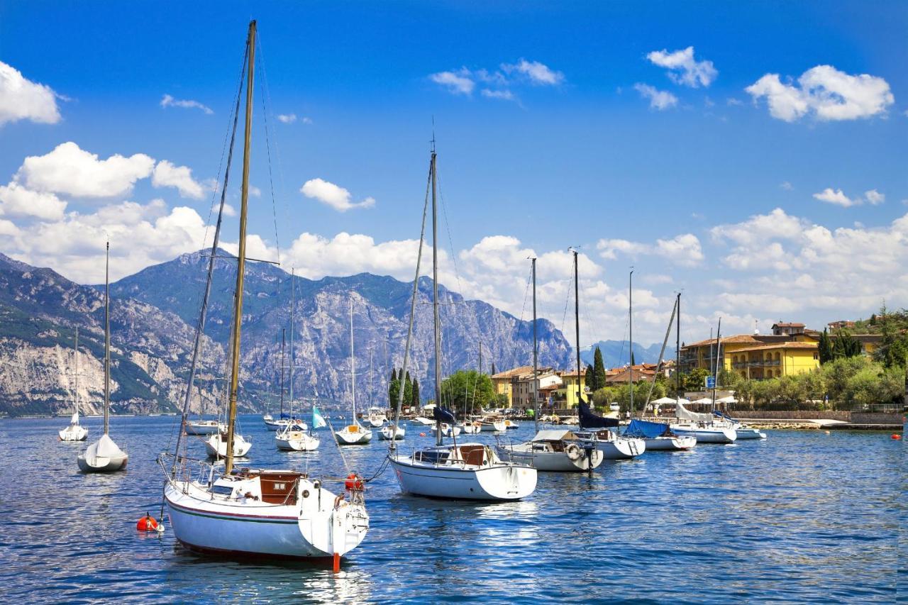 Villa Fiorita Apartments - Happy Rentals Sirmione Exteriör bild