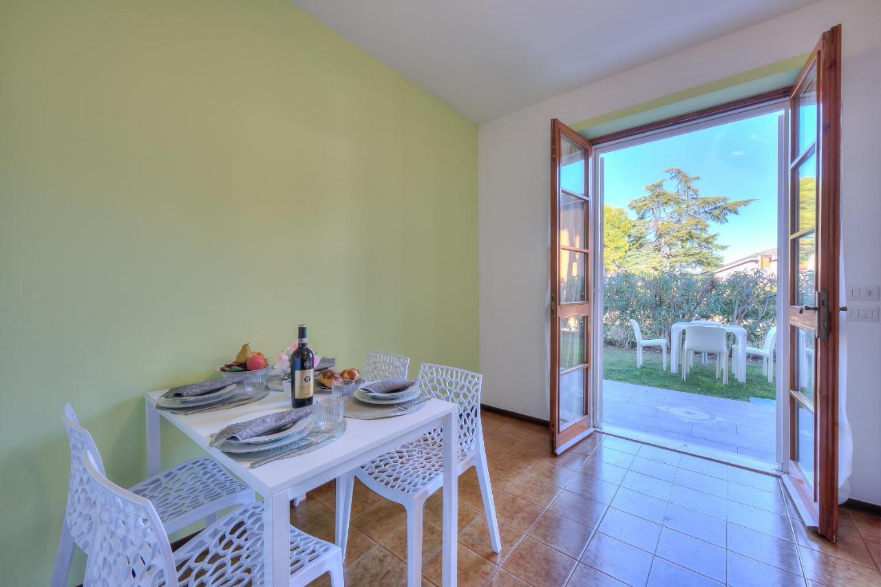 Villa Fiorita Apartments - Happy Rentals Sirmione Exteriör bild