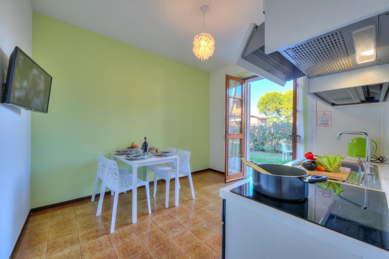 Villa Fiorita Apartments - Happy Rentals Sirmione Exteriör bild